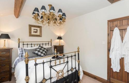 Fence House | Narrowgates Cottage