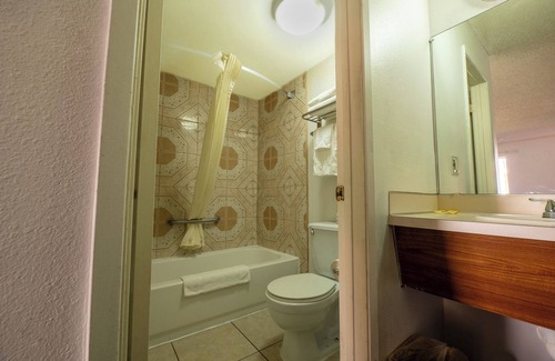 Buttonwillow Hotel | National 9 Inn