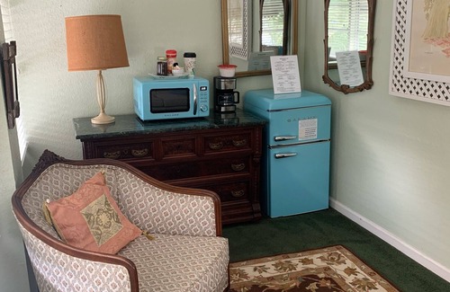 Inglis House | Nature Coast Inn and Cottages