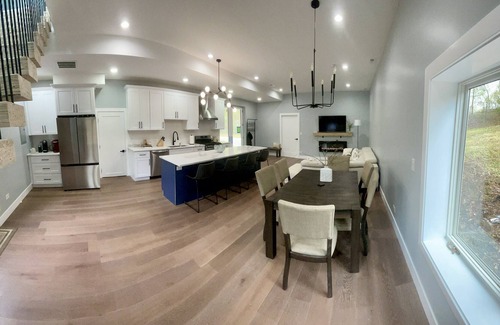 Bass Lake House | Nature is calling..NEW CONSTRUCTION5 min walk Bass Lake surrounded by forest