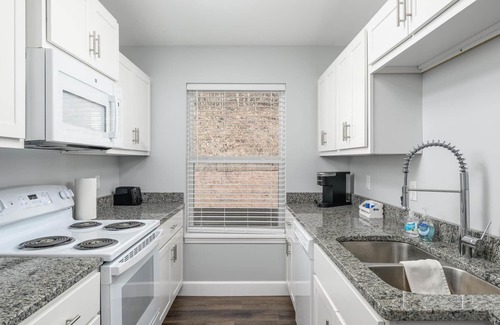 Calhoun Apartment | Nature Lodge Studio - Woods - with Hiwassee River Access