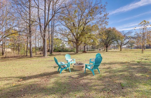 Pangburn Cottage | Nature Lover's Haven w/Fire Pit in Pangburn!