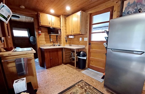 Oxford Cabin | Nature Nook Cabin, your peaceful hideaway ~ 25 mins to the Dells