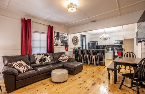 Sulphur Springs House | ☆Nature Park House☆ Cozy & Charming | Ace Location