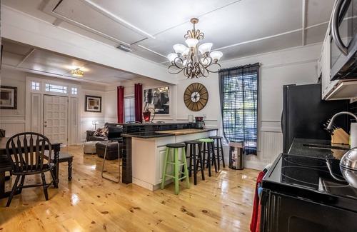 Sulphur Springs House | ☆Nature Park House☆ Cozy & Charming | Ace Location