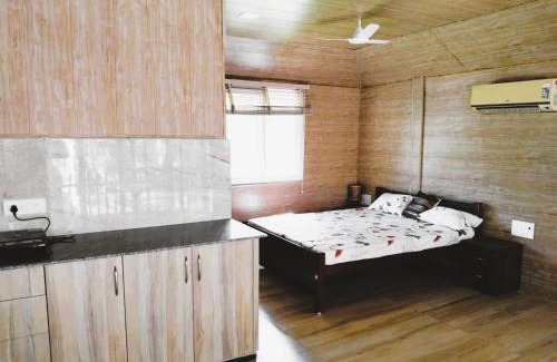 Bhopal Apartment | Nature's Charm - Unique Treehouse by a Scenic Lake