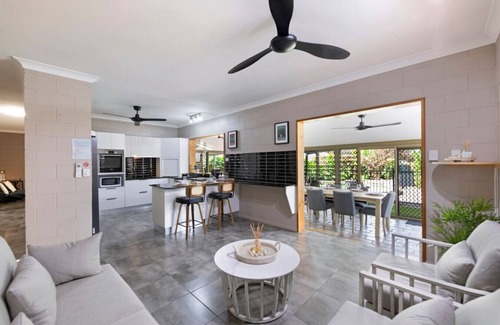 Leanyer House | Nature's Nest: Pool - Garden - OutdoorDining - BBQ