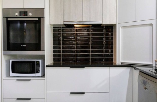 Leanyer House | Nature's Nest: Pool - Garden - OutdoorDining - BBQ