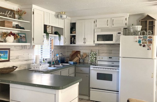 Citrus Springs House | Nature's Nook -10 Minutes To Rainbow Springs! Rural, Fire Pit, Screened In Porch