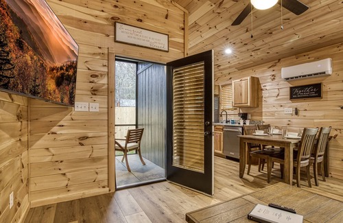 Cosby Cottage | Natures Getaway -Pickleball Court, Creek, WIFI, Mountain Views, Starting at $79