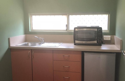 Baldivis Cottage | Natures Retreat: Studio Cottage Amid Roses & Bush Overlooking Baldivis Salt lake