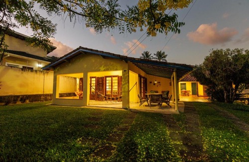 Praia Deserta House | Natureza a 100m da Praia, 4 suítes, amplo jardim