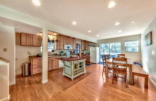 Tahoe Paradise House | Navahoe Charming Cabin 3BR,2BA