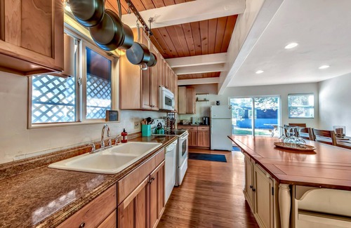 Tahoe Paradise House | Navahoe Charming Cabin 3BR,2BA