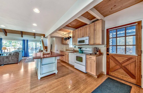 Tahoe Paradise House | Navahoe Charming Cabin 3BR,2BA
