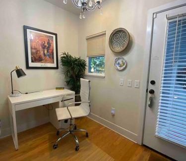 Tampa House | Nawlins vibe with rooftop verandah near Riverwalk and downtown