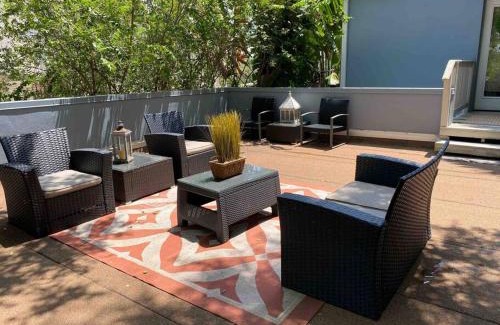 Tampa House | Nawlins vibe with rooftop verandah near Riverwalk and downtown