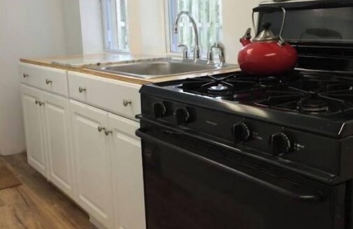 Forest Hills Apartment | nBig and Comfy in Forest HillsCleveland Park by the Metro & Zoo! King Size Bed!