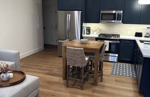 Santa Barbara Cottage | nBrand new Santa Barbara 2 bed 2 bath guest house with private beach key access.