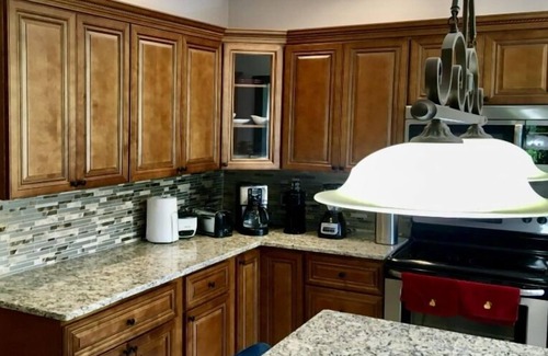 Northshore Triangle House | ND Home—spacious 5+ bdrms less than a mile from ND