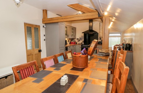 Waberthwaite Cottage | NEAR BANK COTTAGE, pet friendly, with hot tub in Waberthwaite