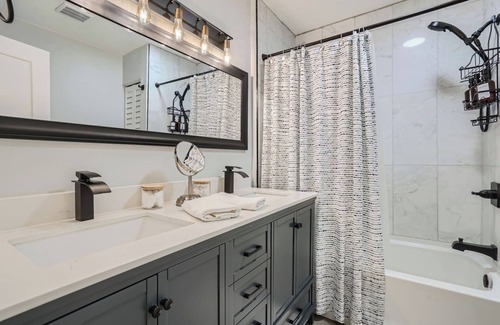 Ballast Point House | Near Bayshore Blvd, the 2nd to longest boardwalk in the US. Watch the dolphins.