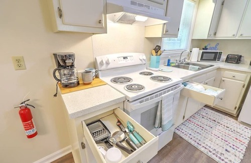 Goose Creek House | Near Charleston 3 Bed w/Fenced Yard Near Beach!