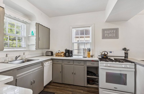 Cleveland Apartment | Near CLE Clinic, UH & Case Western