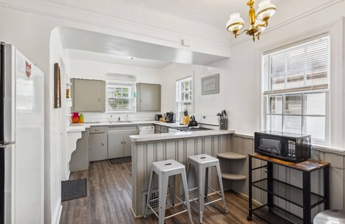 Cleveland Apartment | Near CLE Clinic, UH & Case Western