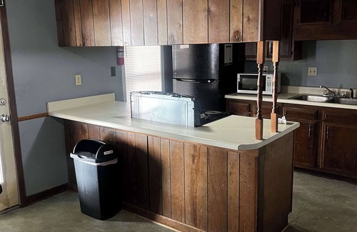 Ellendale House | Near Dining & MEM - Hickory Hill Home