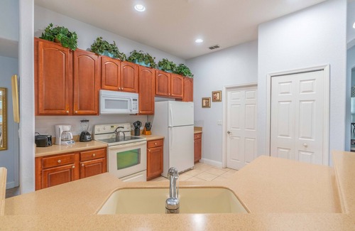 Buena Ventura Lakes Villa | Near Disney and USTA tennis campus - Pool Villa on the Lake - Stunning Views!