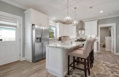 Gulfport House | Near Downtown & Beach/Luxury Linens/Chic Beach Cottage Retreat 5 Star Stay