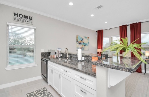 Conroe Apartment | Near Downtown Conroe✰King Suite✰Upstairs✰Fast Wifi