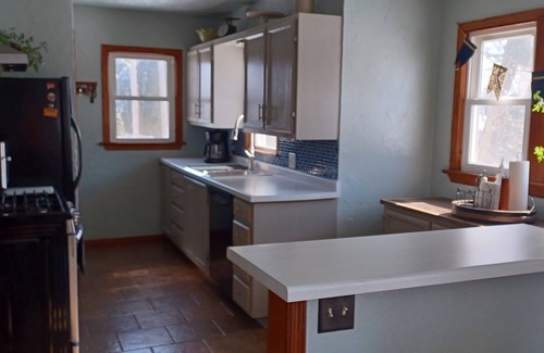 Omro House | Near EAA Quiet Neighborhood