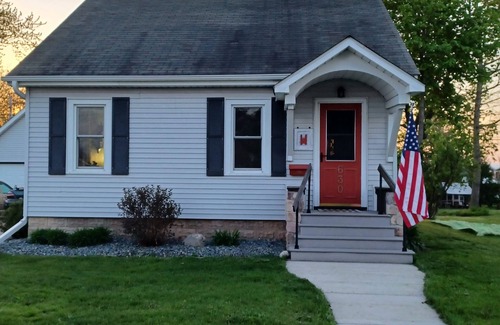Omro House | Near EAA Quiet Neighborhood