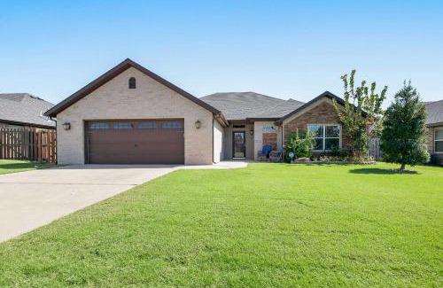 Bentonville - Fayetteville House | Near Hiking and Biking Convenient Home in Rogers!
