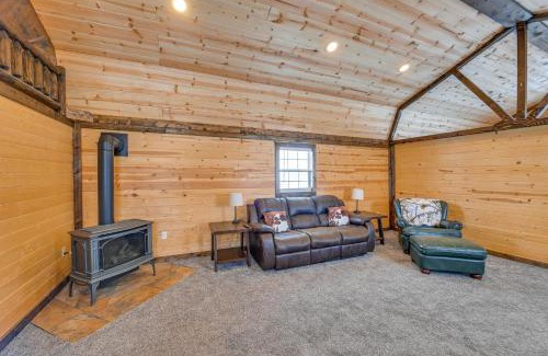 Teigen House | Near Hunting Cozy Cabin with Deck in Grass Range!