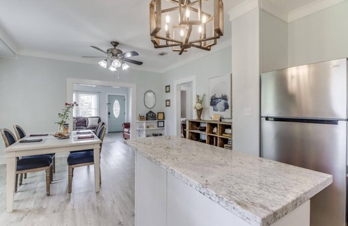 Gulfport House | Near Island View Casino, the Gulfport Aquarium, Restaurants, Beaches, and the Beautiful Jones Park!