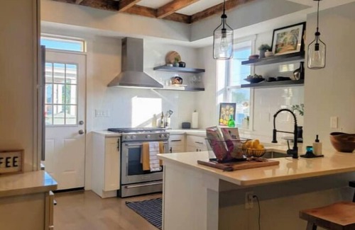 Downtown Baltimore House | Near JHU & Downtown - Luxury Modern 4bd/3.5bath Rowhome w/Outdoor Lounge