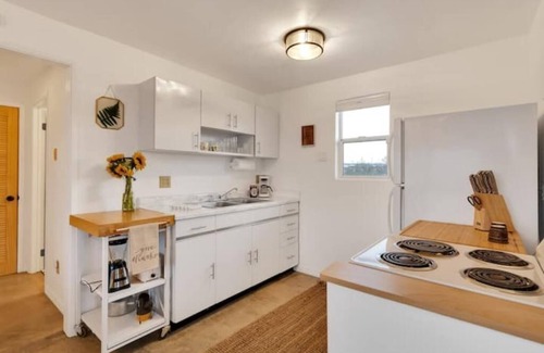 Twentynine Palms House | Near Joshua Tree Azalea Desert Escape Hot Tub