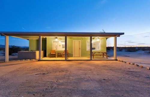 Twentynine Palms House | Near Joshua Tree Azalea Desert Escape Hot Tub