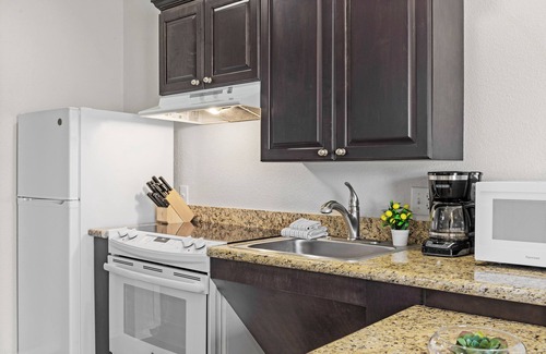 Lake Havasu City Resort | Near Lake Havas, 2BR w/Whirlpool Tub at Top-Rated Resort, Pool & FREE WIFI