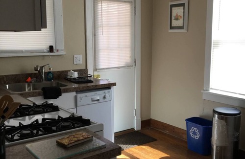Forest Hills Apartment | Near Oakland, DT, Monroeville,Traditional decor, Off-Street parking, US OPEN 532