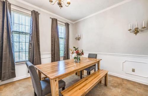 Whitehaven House | Near the Airport and Graceland Holmesdale Hideout