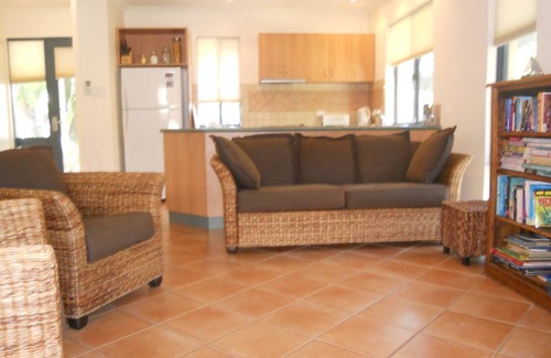 Dawesville House | Near the beach, estuary, walks and golf course. Pet friendly