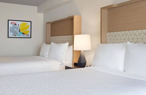 Florida Center Hotel | Near to Local Attractions! 2 Amazing Rooms w/2 Double Beds, Self-Parking, Pool