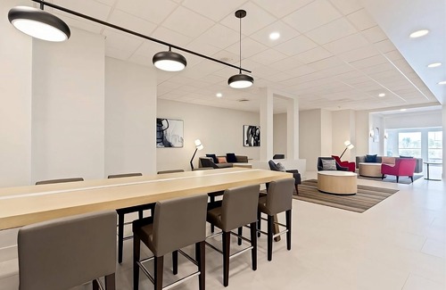 Florida Center Hotel | Near to Local Attractions! 2 Amazing Rooms w/2 Double Beds, Self-Parking, Pool