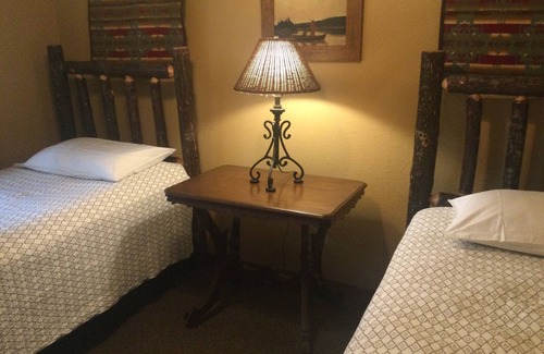 Necedah House | Necedah 2 Bdrm Vacation Cabin 5 Mins to Castle Rock Lake & Near Wisconsin Dells