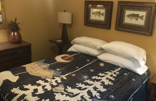 Necedah House | Necedah 2 Bdrm Vacation Cabin 5 Mins to Castle Rock Lake & Near Wisconsin Dells