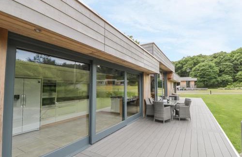 Grange-over-Sands House | Neddy Cut